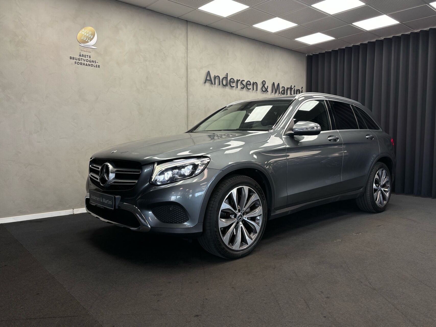 Grå Mercedes GLC250 fra 2017