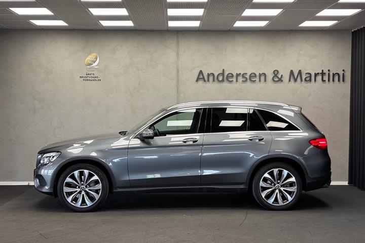 Grå Mercedes GLC250 fra 2017