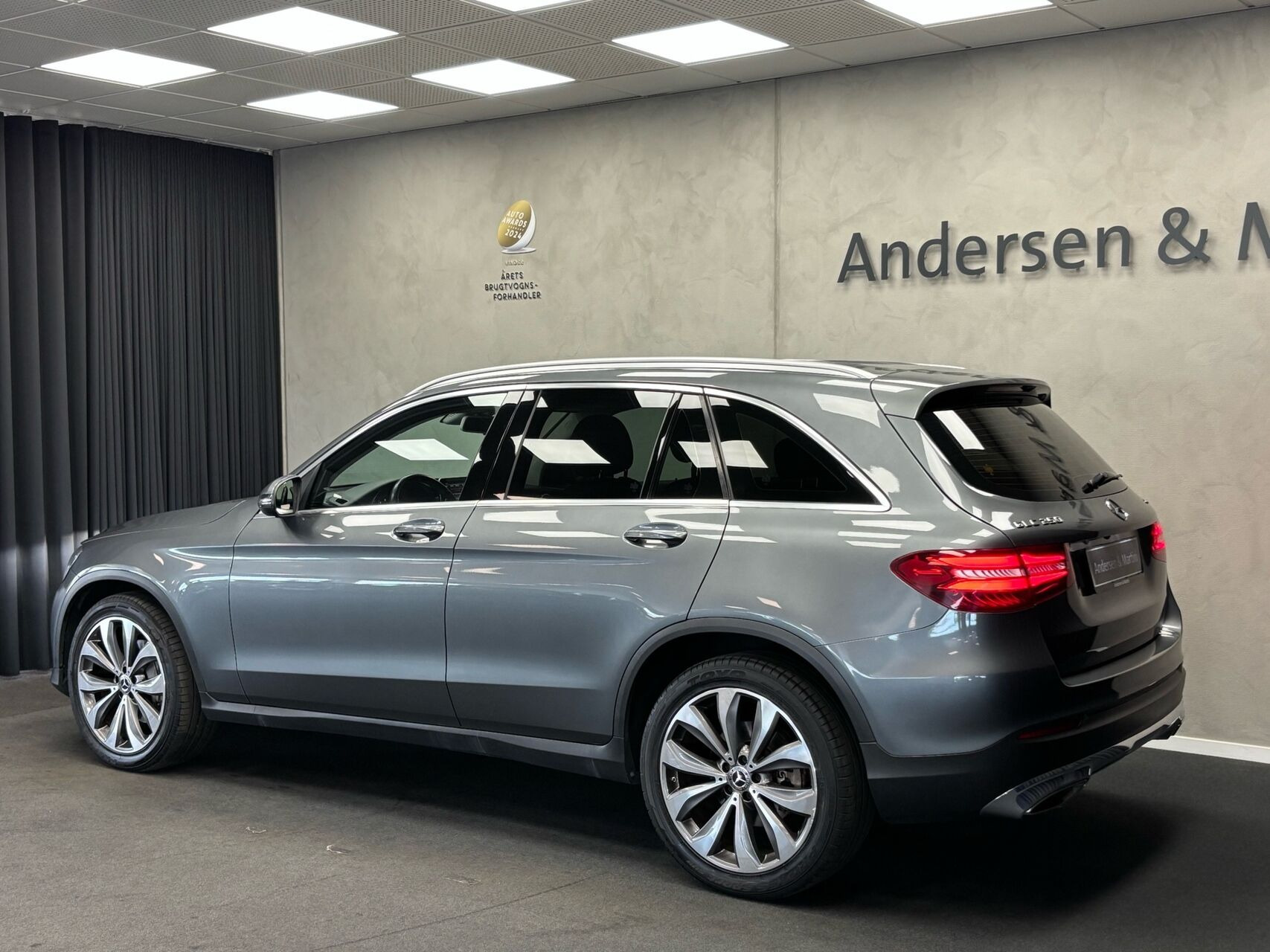Grå Mercedes GLC250 fra 2017