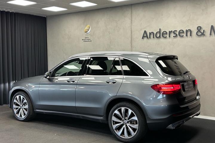 Grå Mercedes GLC250 fra 2017