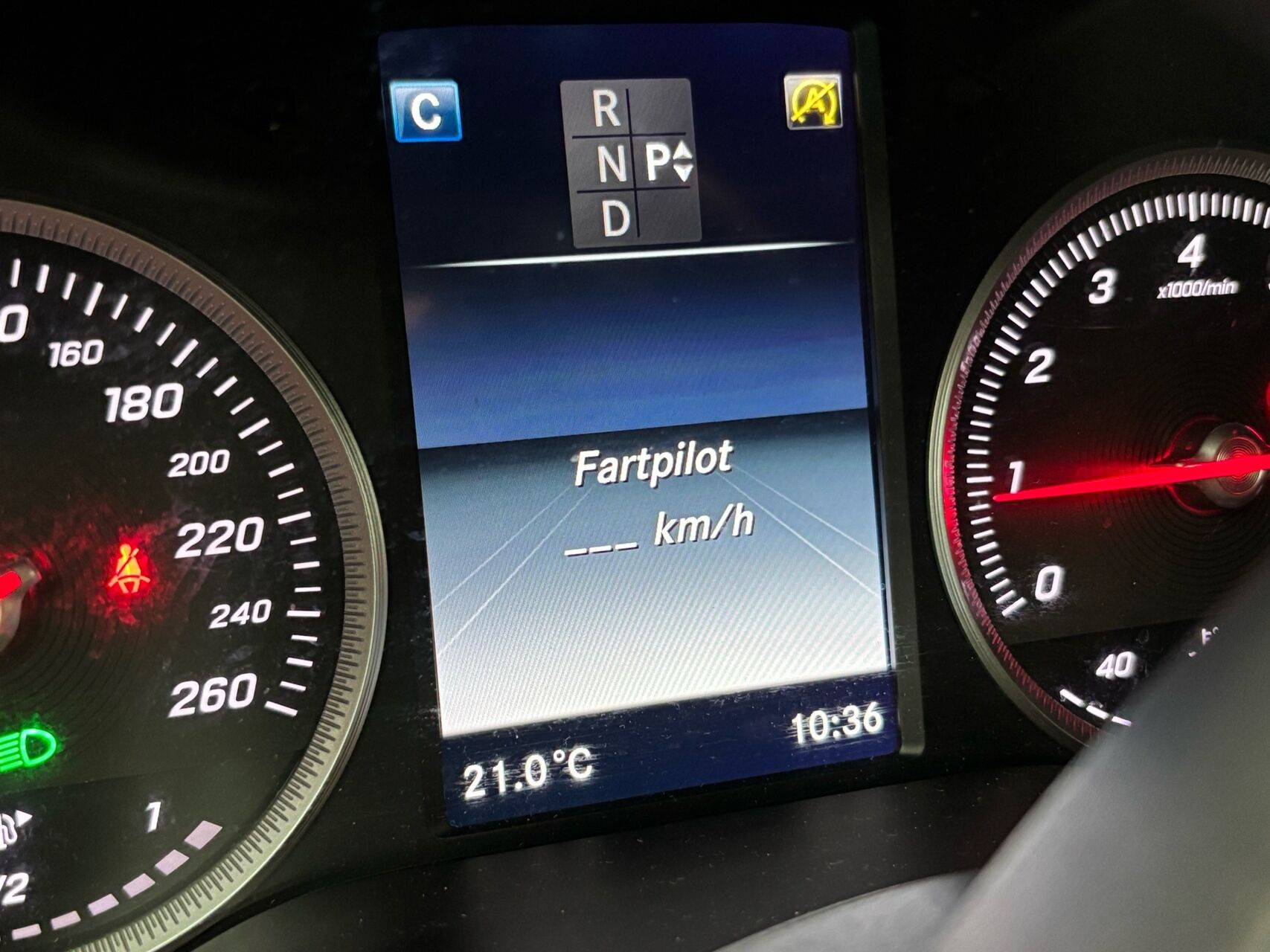 Grå Mercedes GLC250 fra 2017