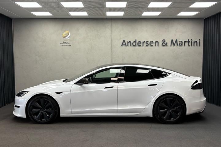 Hvid Tesla Model S fra 2023