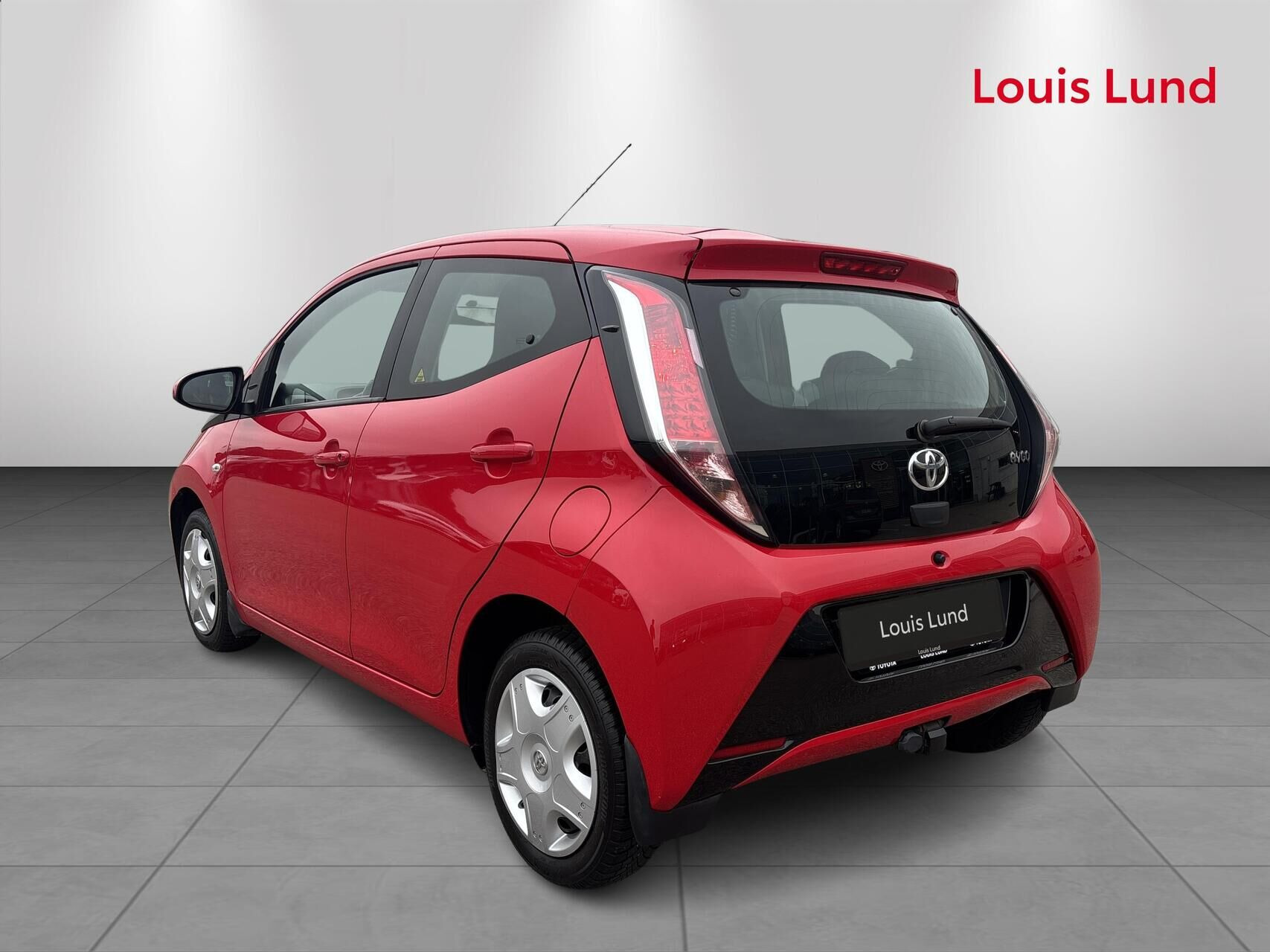 Rød Toyota Aygo fra 2015
