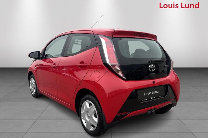 Rød Toyota Aygo fra 2015