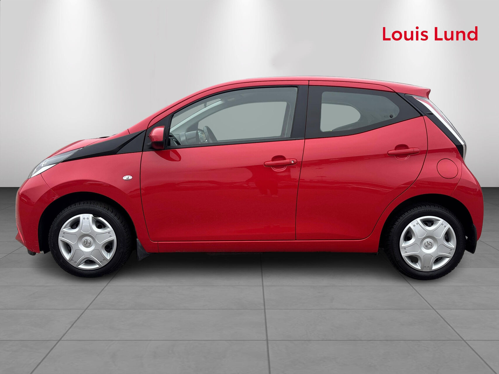 Rød Toyota Aygo fra 2015