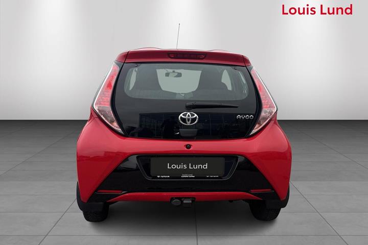 Rød Toyota Aygo fra 2015