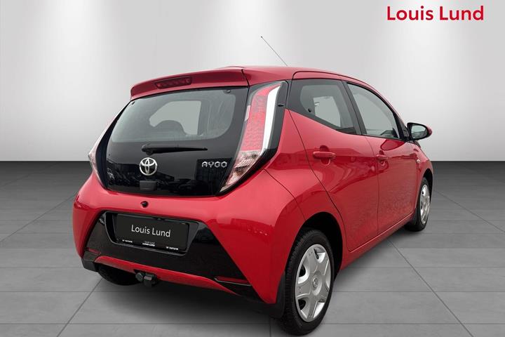 Rød Toyota Aygo fra 2015
