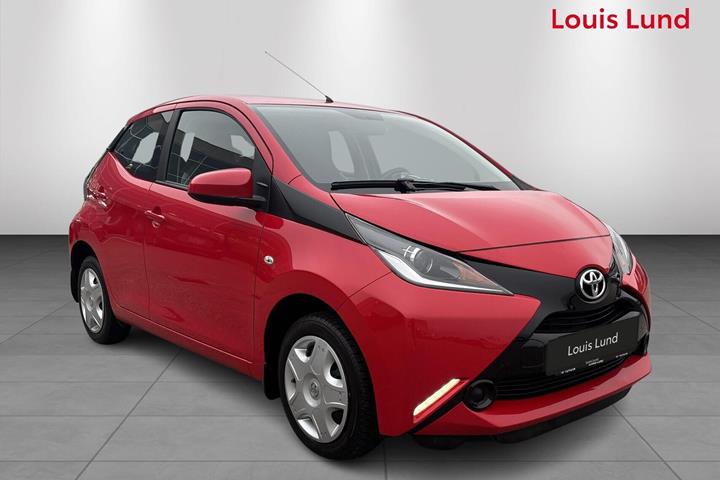 Rød Toyota Aygo fra 2015