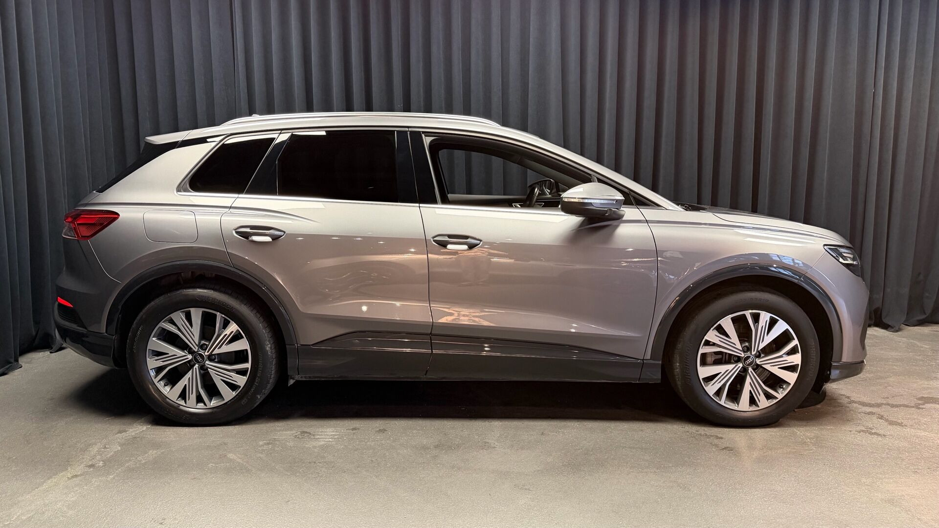 Grå Audi Q4 fra 2024