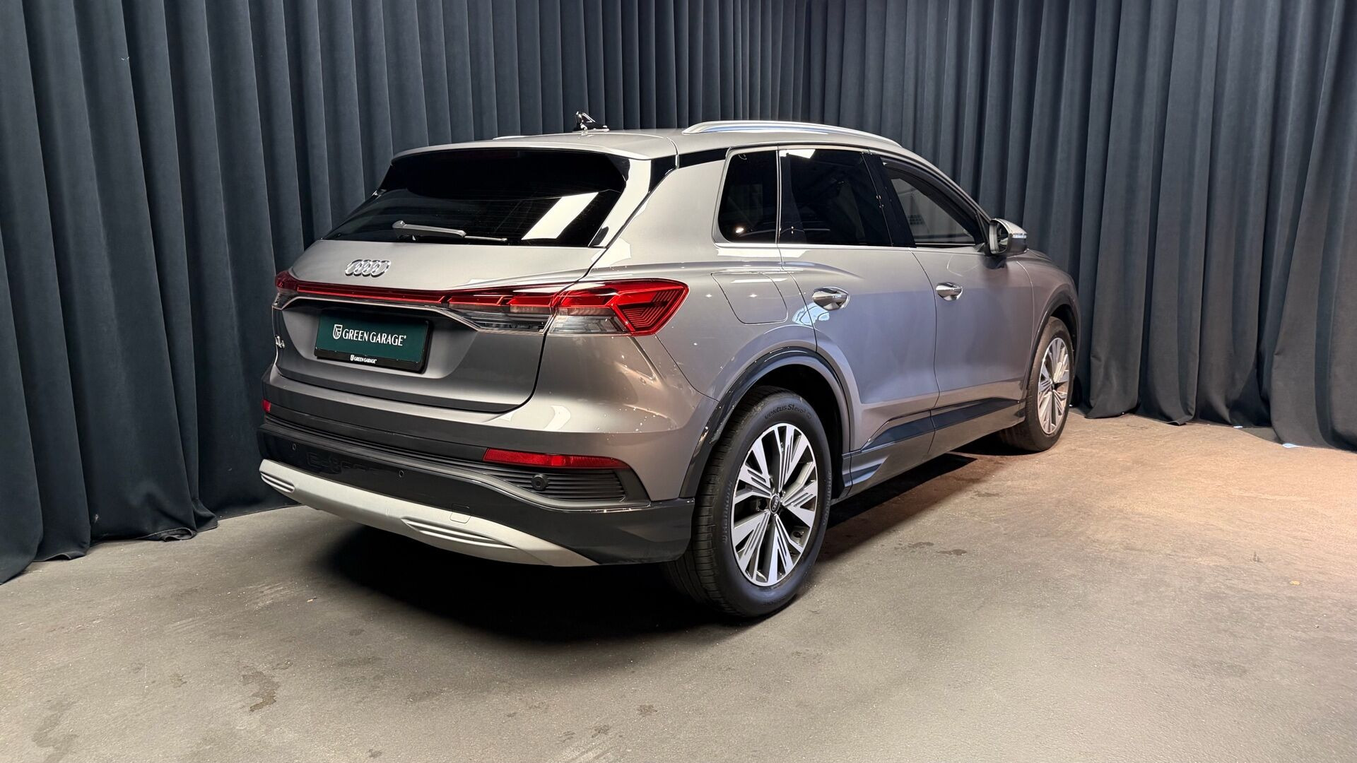 Grå Audi Q4 fra 2024