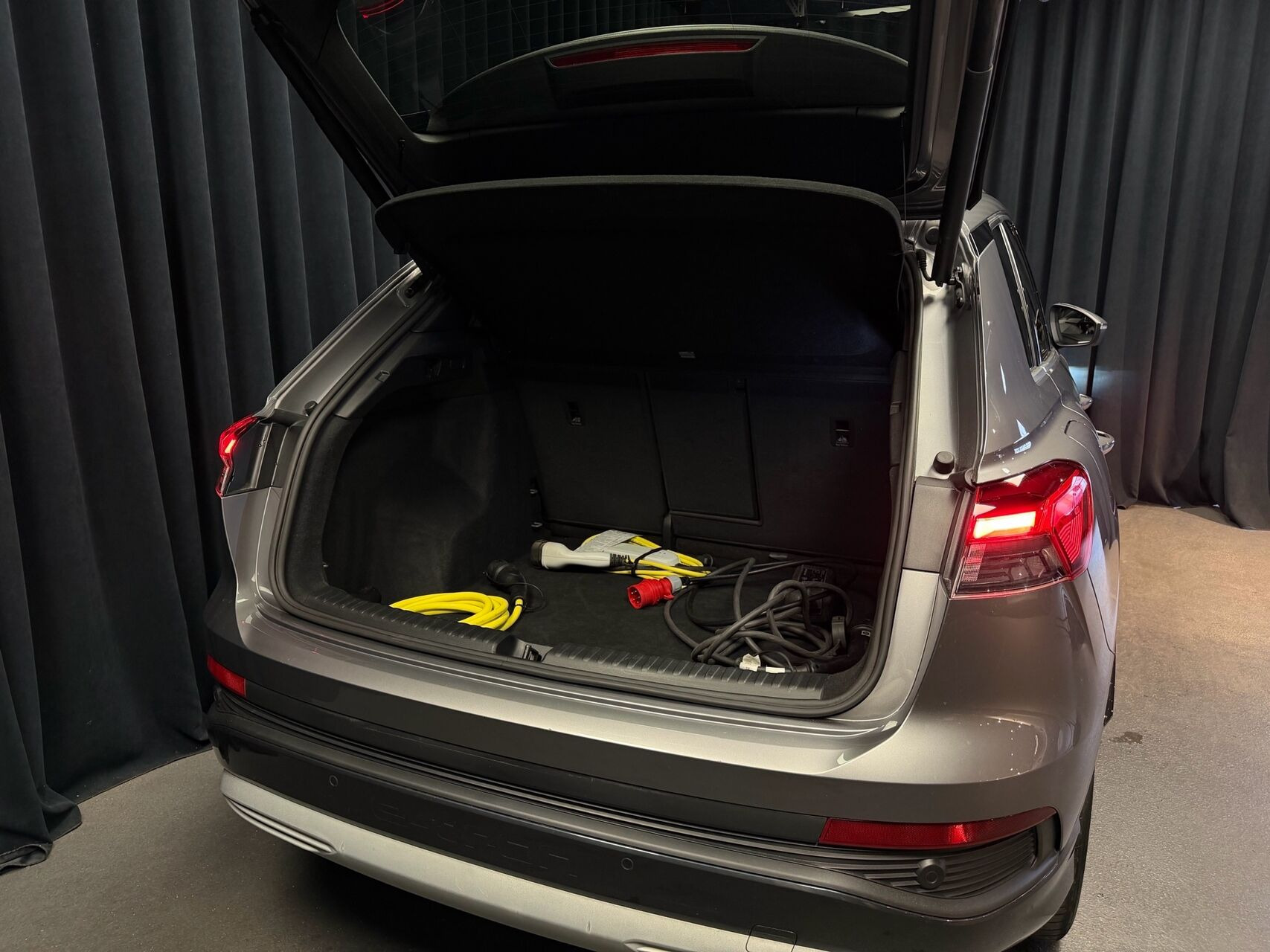 Grå Audi Q4 fra 2024
