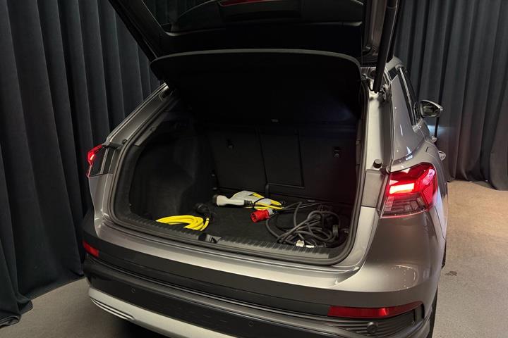 Grå Audi Q4 fra 2024