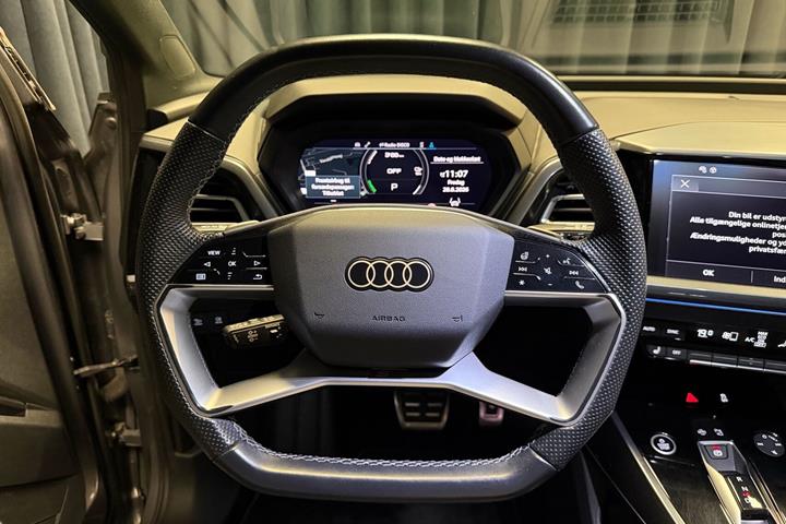 Grå Audi Q4 fra 2024