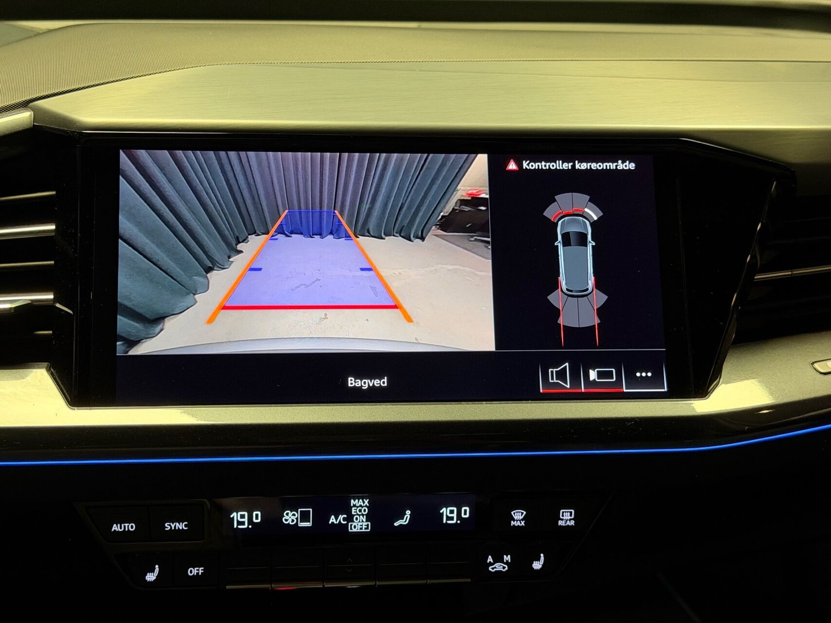 Grå Audi Q4 fra 2024