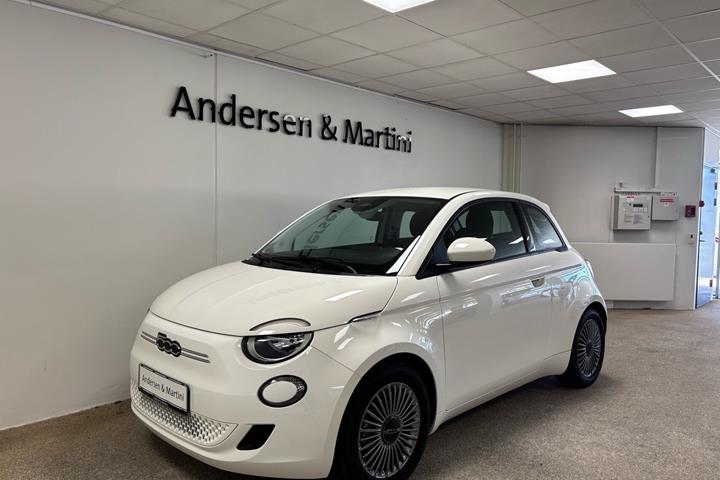 Hvid Fiat 500e fra 2023