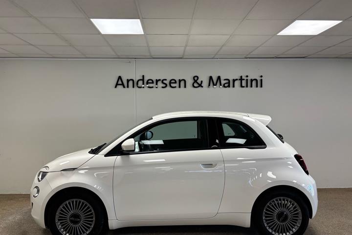 Hvid Fiat 500e fra 2023