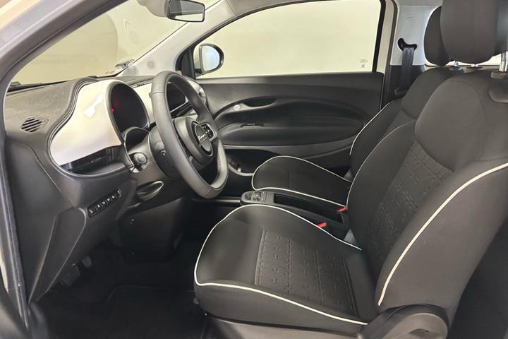 Hvid Fiat 500e fra 2023