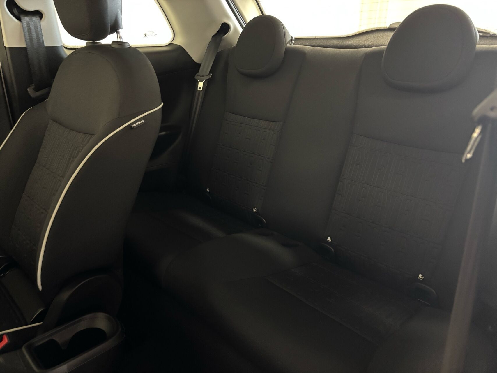 Hvid Fiat 500e fra 2023