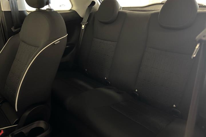 Hvid Fiat 500e fra 2023