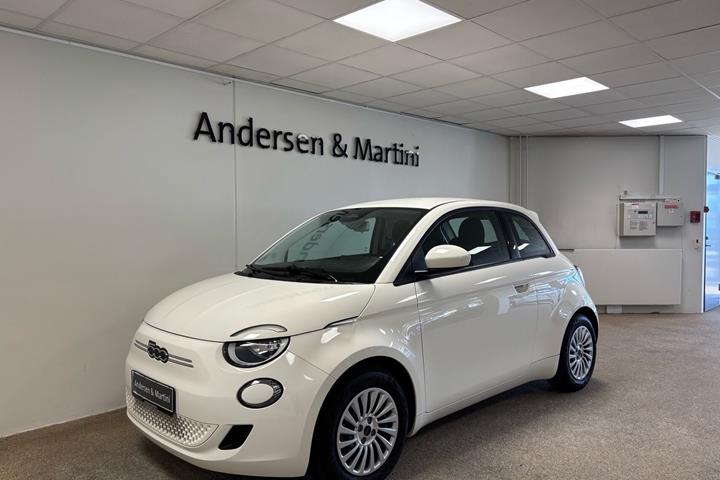 Hvid Fiat 500e fra 2023