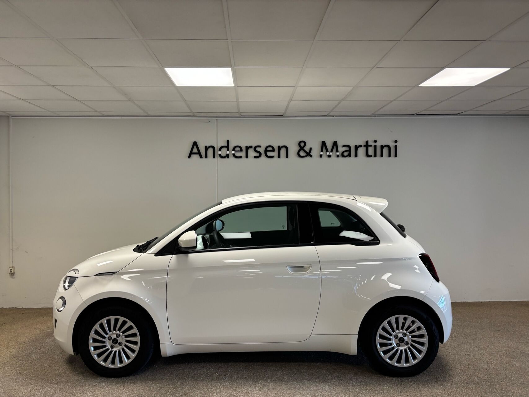 Hvid Fiat 500e fra 2023