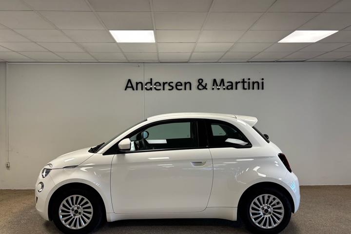 Hvid Fiat 500e fra 2023