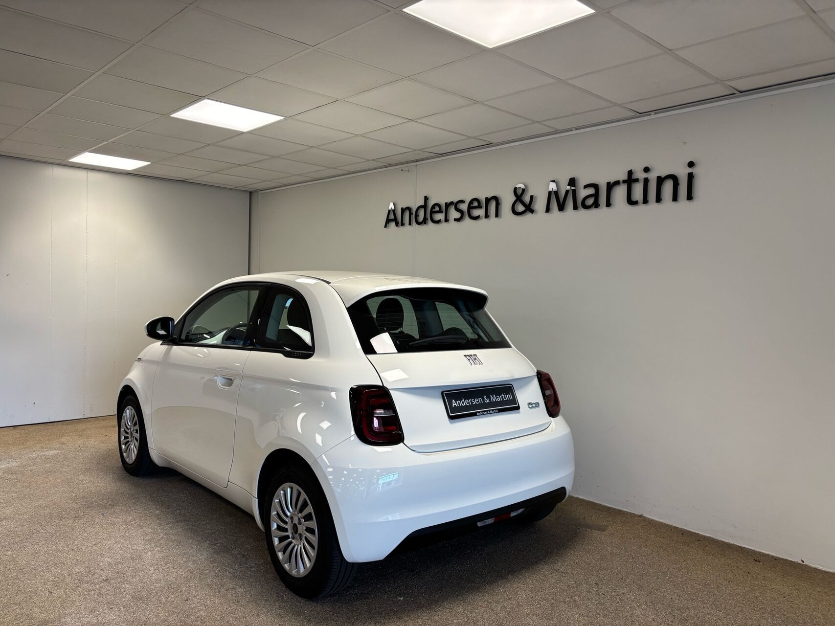 Hvid Fiat 500e fra 2023
