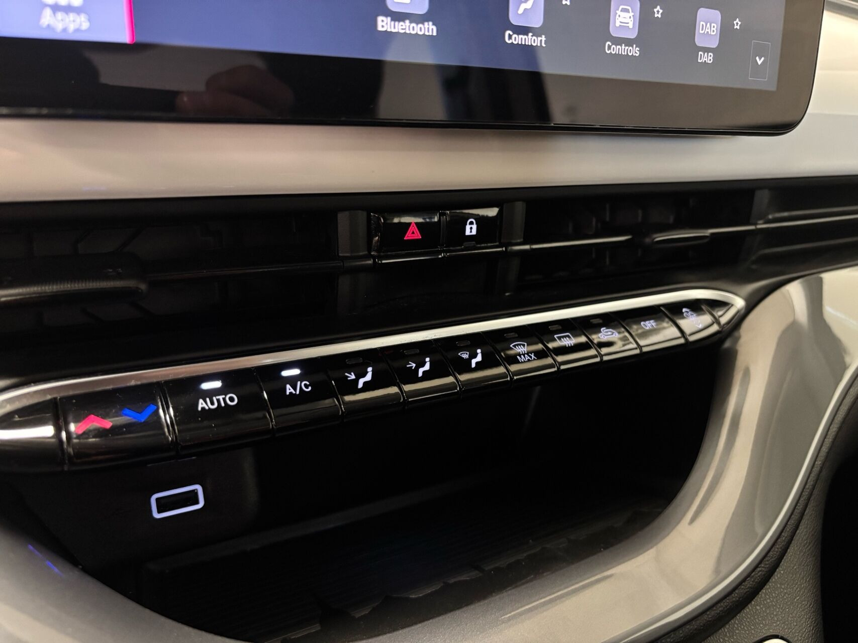 Hvid Fiat 500e fra 2023