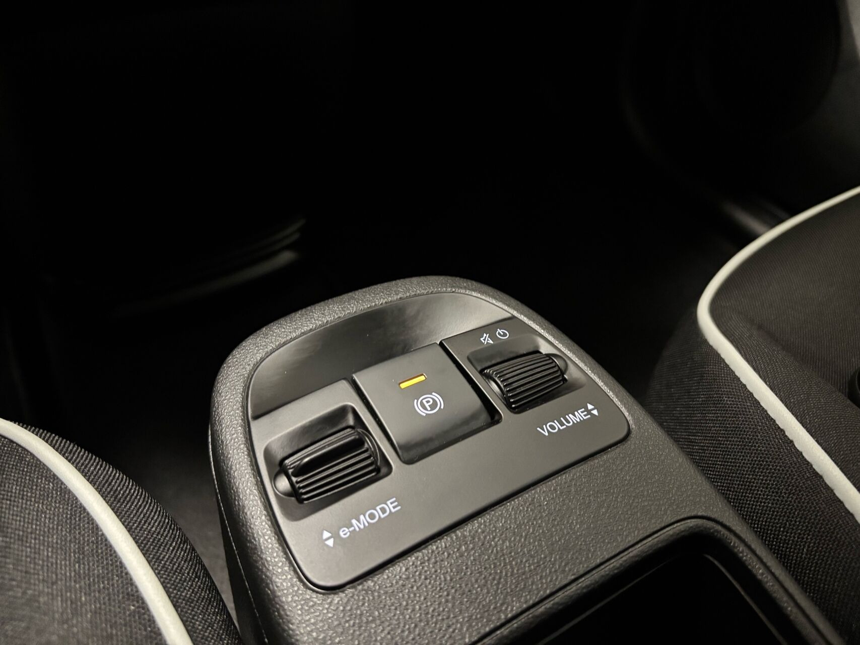 Hvid Fiat 500e fra 2023