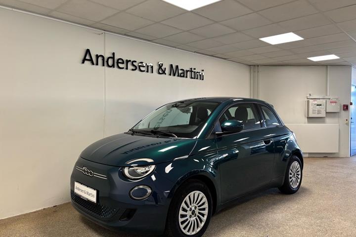 Grøn Fiat 500e fra 2023