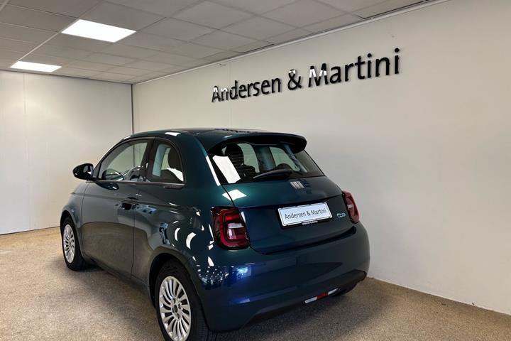 Grøn Fiat 500e fra 2023