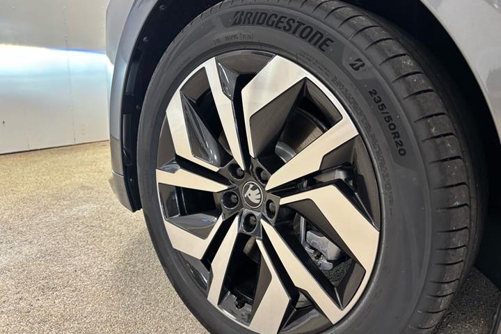 Grå Skoda Enyaq fra 2026