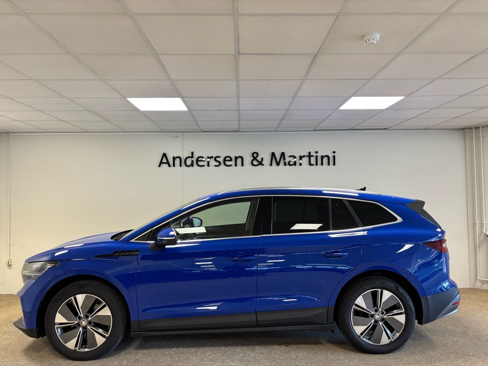 Blå Skoda Enyaq fra 2023