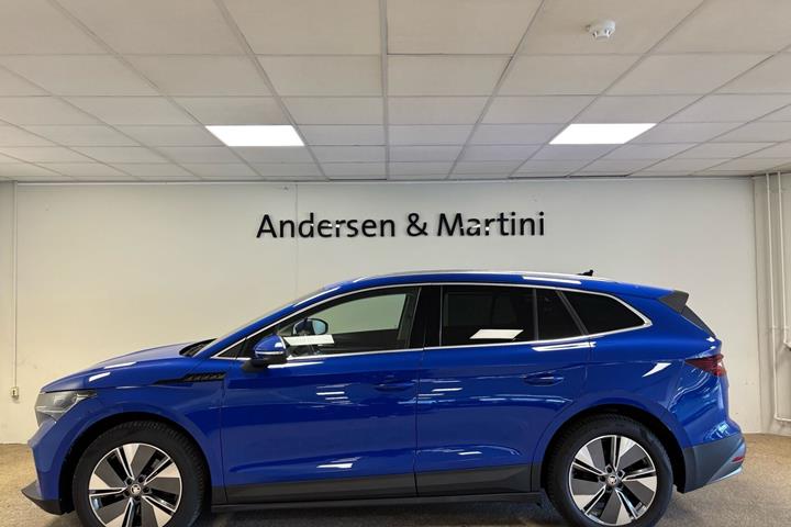 Blå Skoda Enyaq fra 2023
