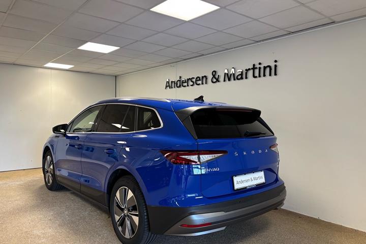 Blå Skoda Enyaq fra 2023