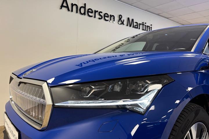 Blå Skoda Enyaq fra 2023