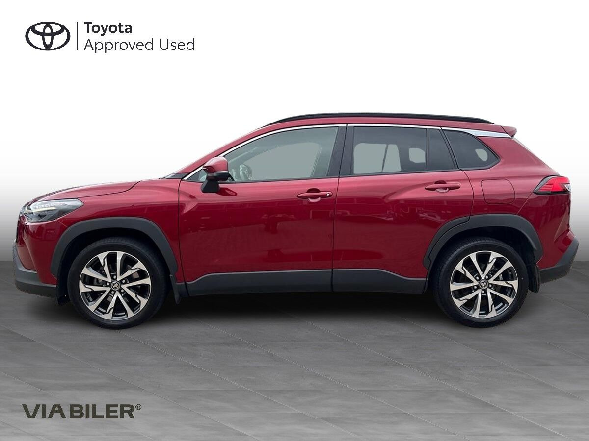 Rød Toyota Corolla Cross fra 2023