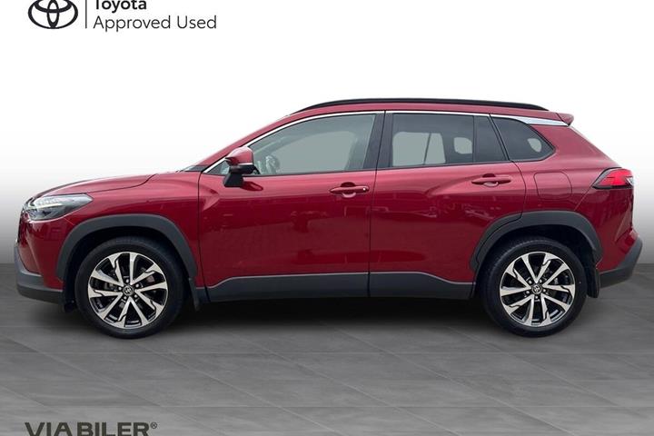 Rød Toyota Corolla Cross fra 2023