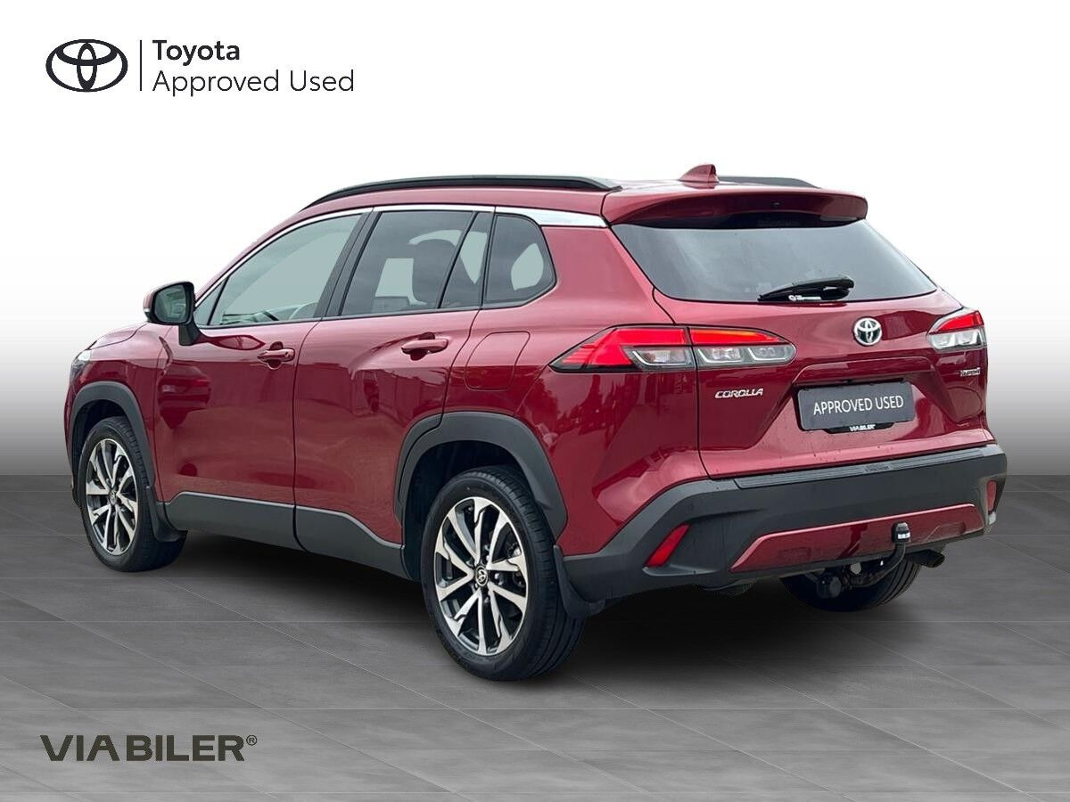 Rød Toyota Corolla Cross fra 2023