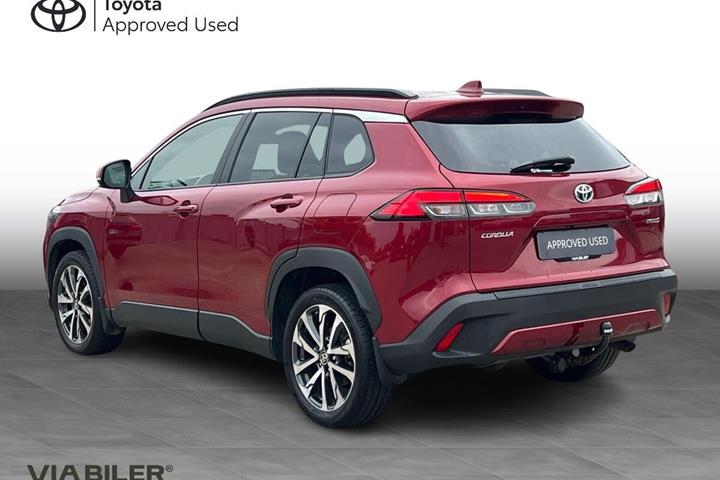 Rød Toyota Corolla Cross fra 2023