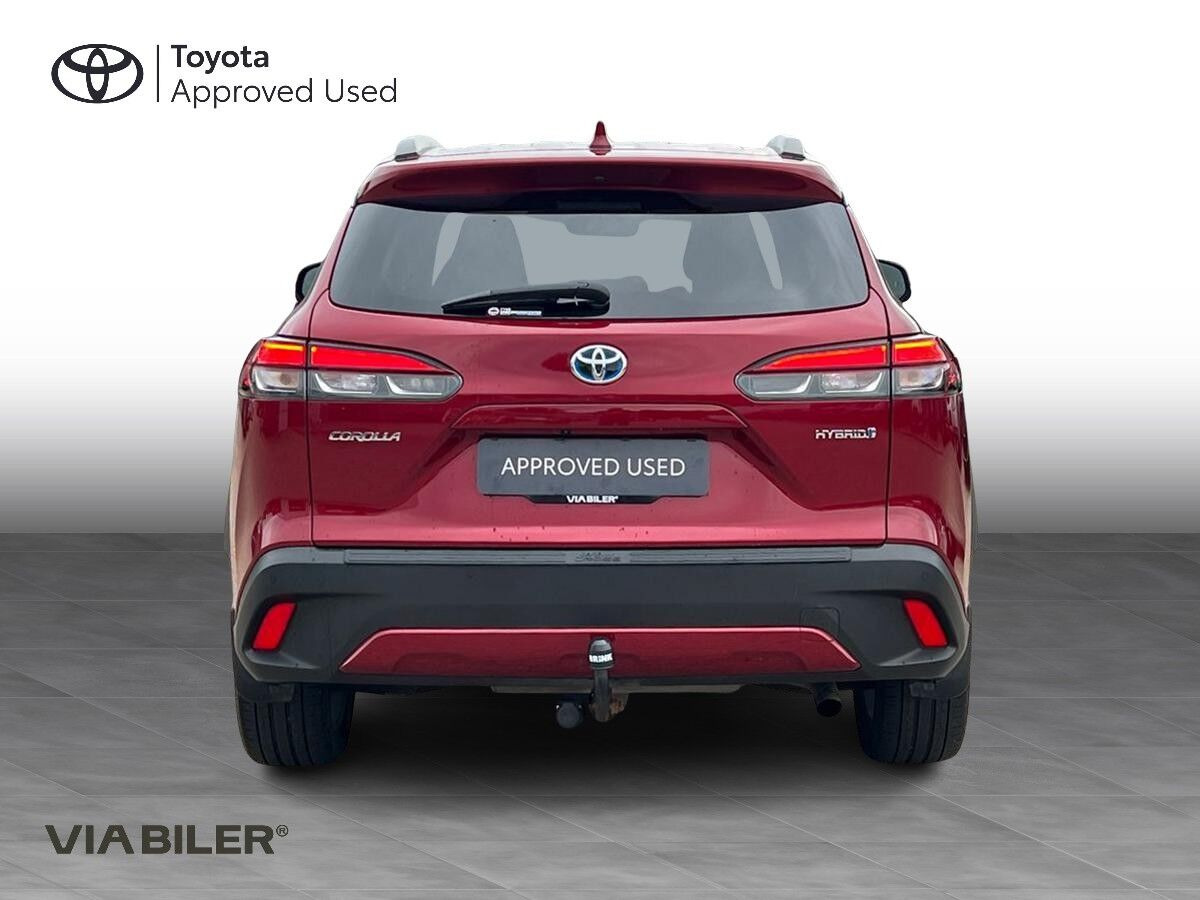 Rød Toyota Corolla Cross fra 2023