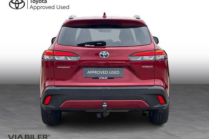 Rød Toyota Corolla Cross fra 2023