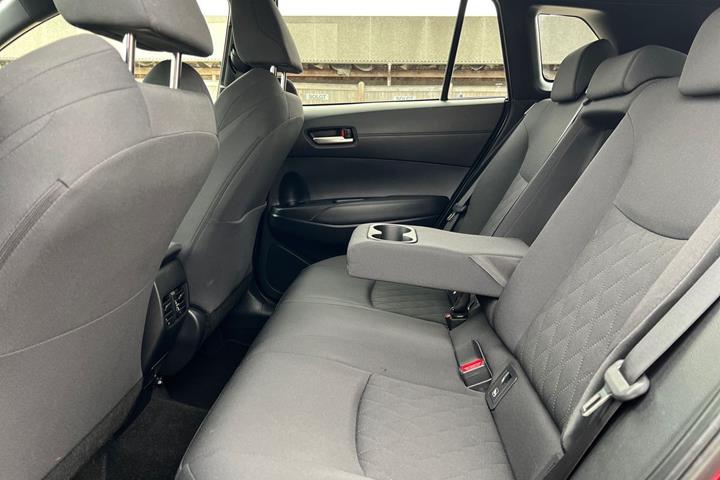 Rød Toyota Corolla Cross fra 2023