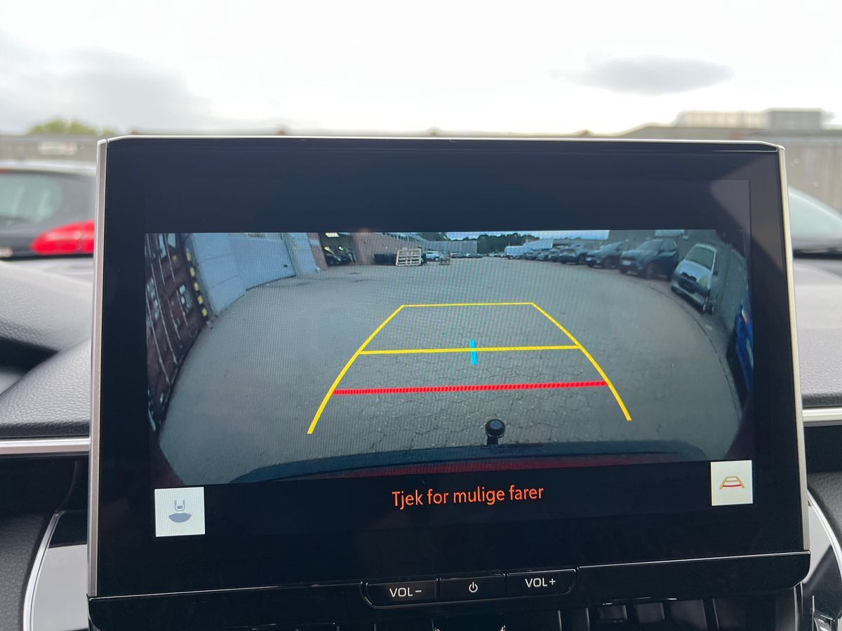 Rød Toyota Corolla Cross fra 2023