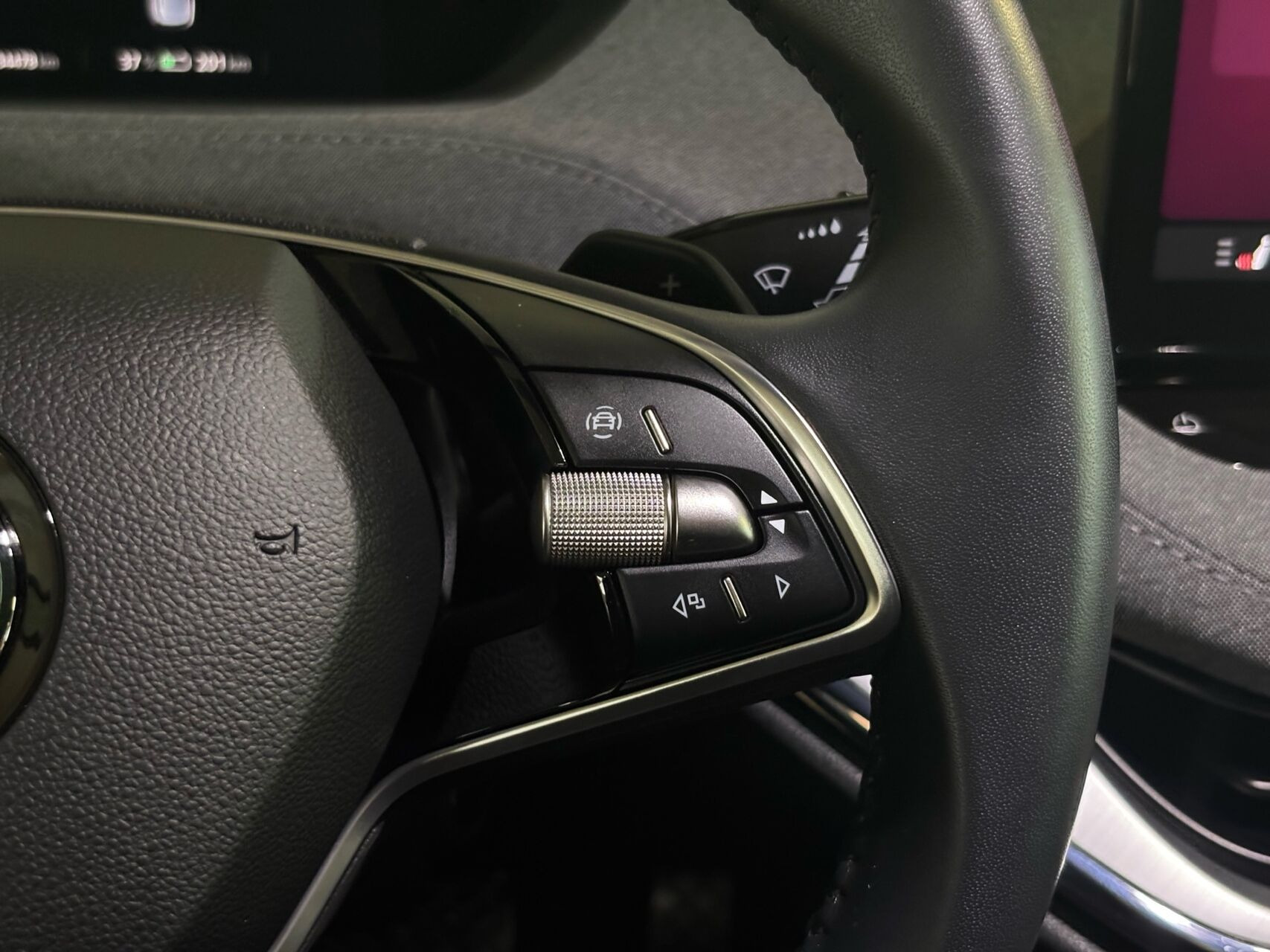 Sort Skoda Enyaq fra 2024
