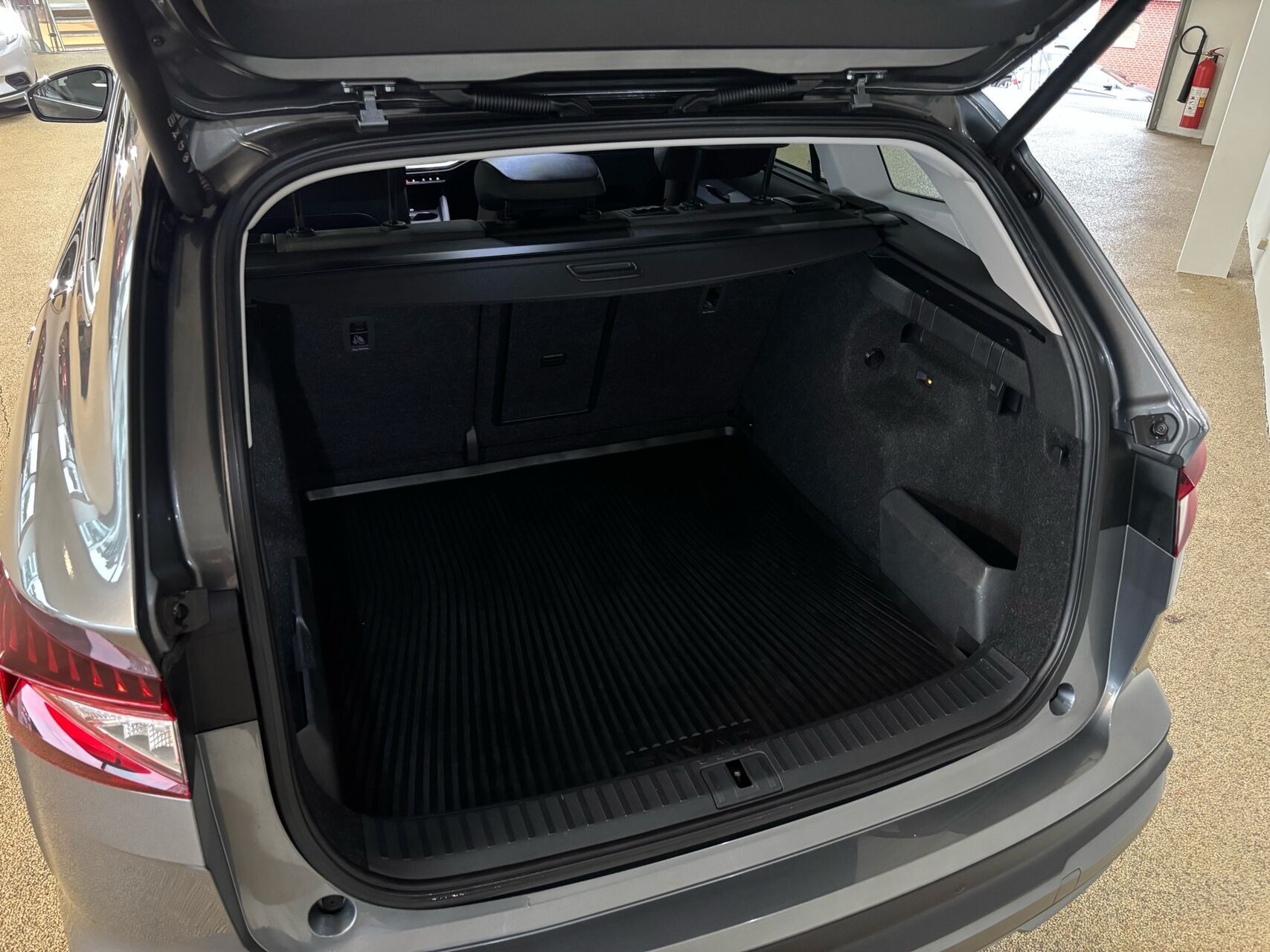 Sort Skoda Enyaq fra 2024