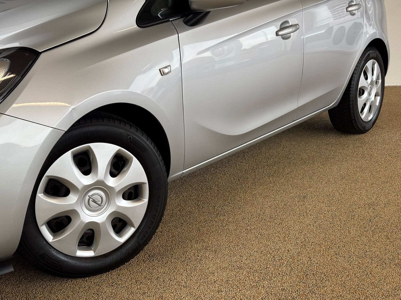 Sølv Opel Corsa fra 2015
