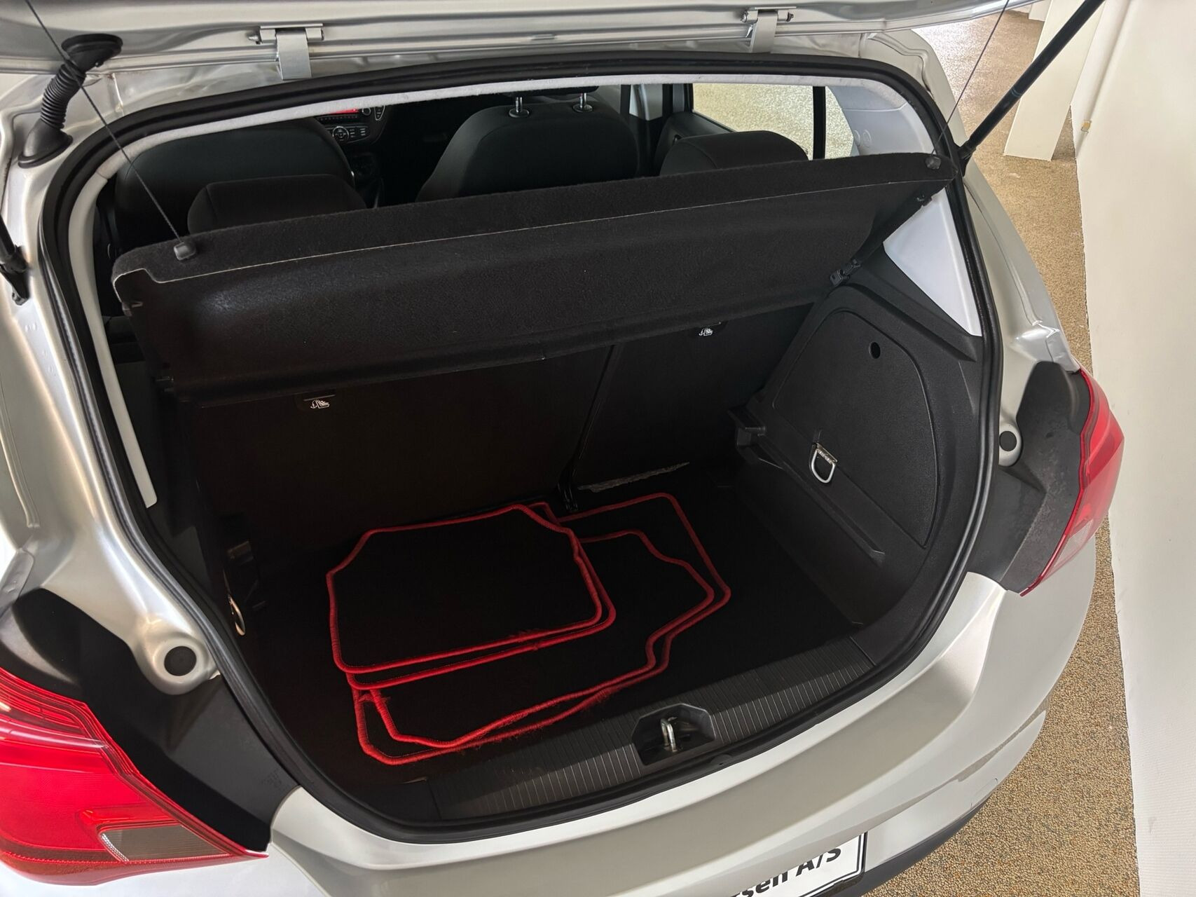Sølv Opel Corsa fra 2015