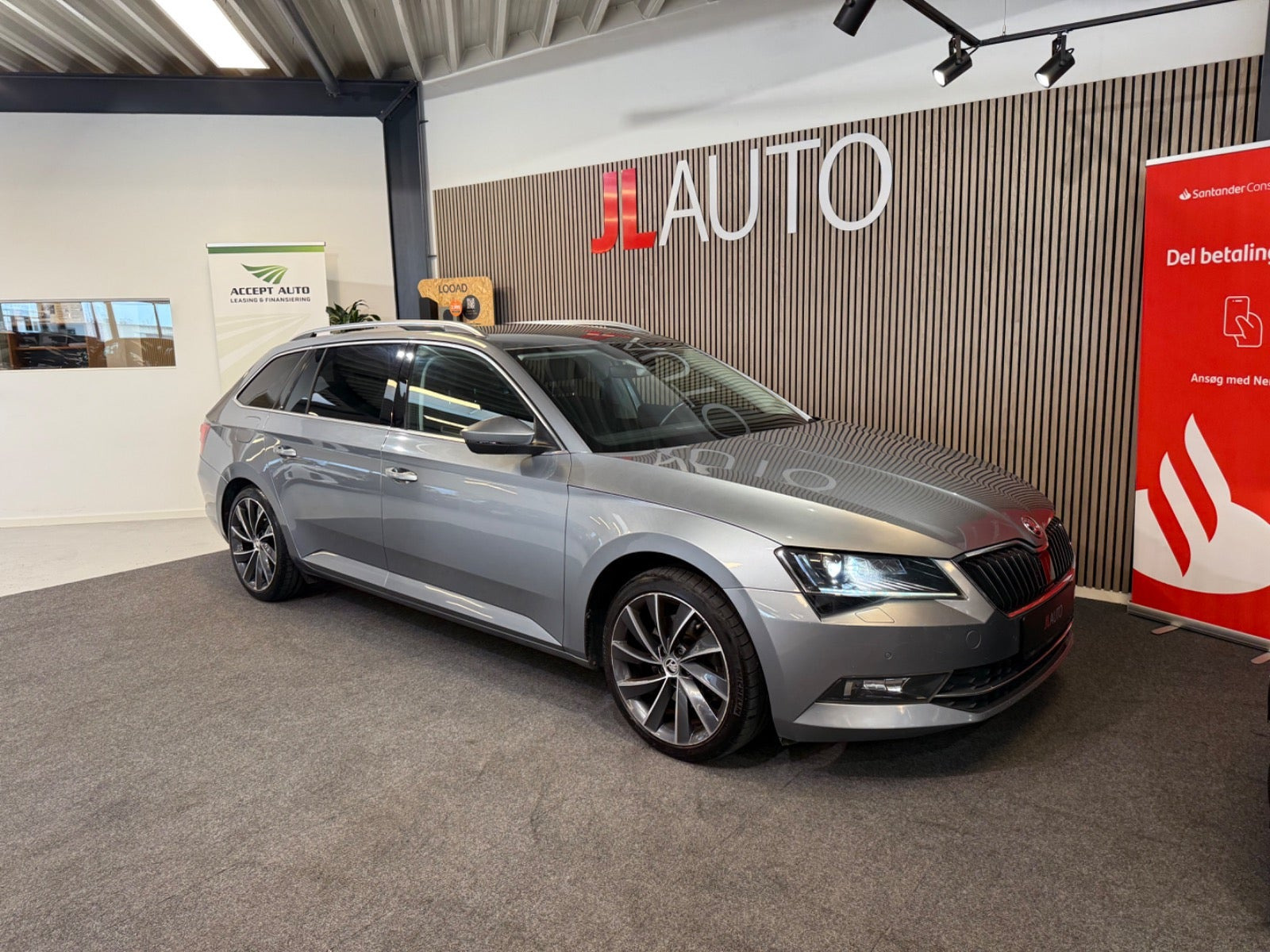 Sølv Skoda Superb fra 2018