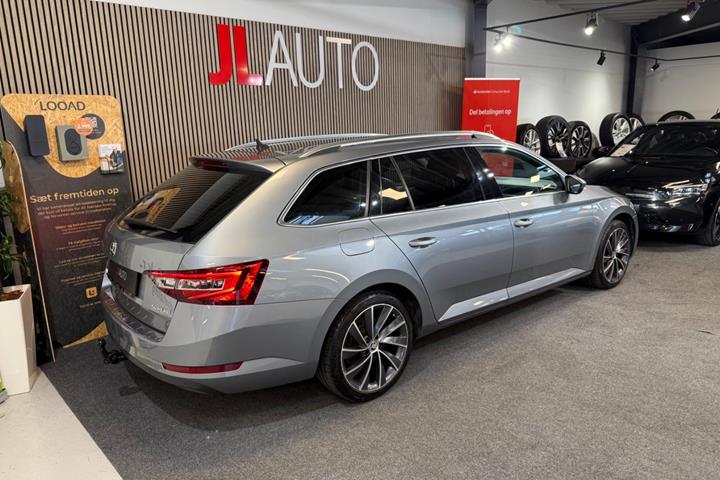 Sølv Skoda Superb fra 2018